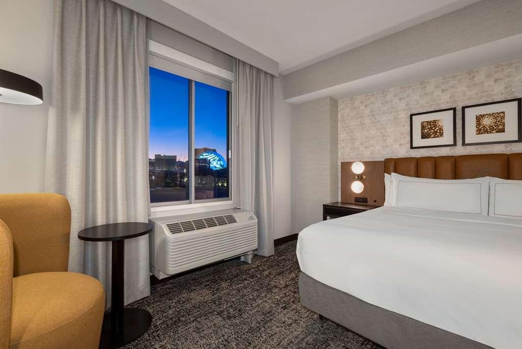 Doubletree By Hilton Las Vegas East Flamingo Room photo