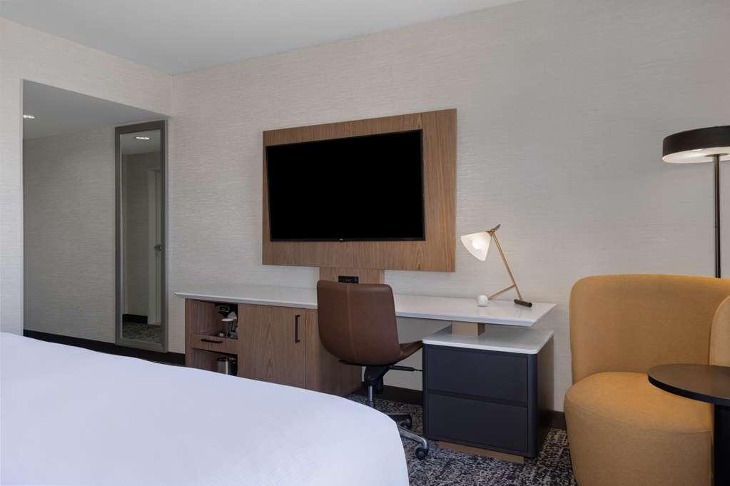 Doubletree By Hilton Las Vegas East Flamingo Room photo