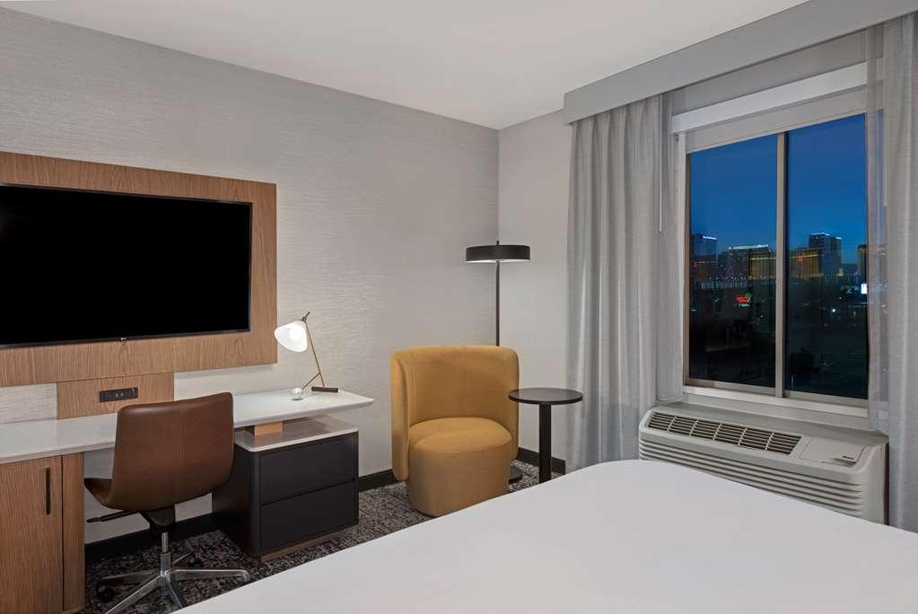 Doubletree By Hilton Las Vegas East Flamingo Room photo
