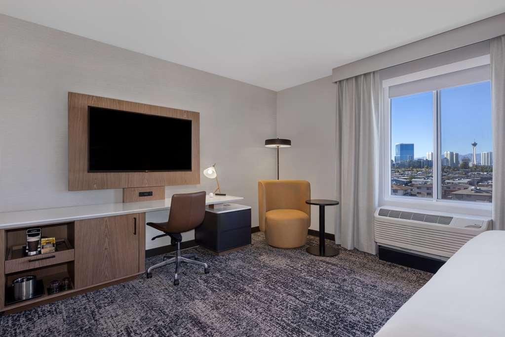 Doubletree By Hilton Las Vegas East Flamingo Room photo